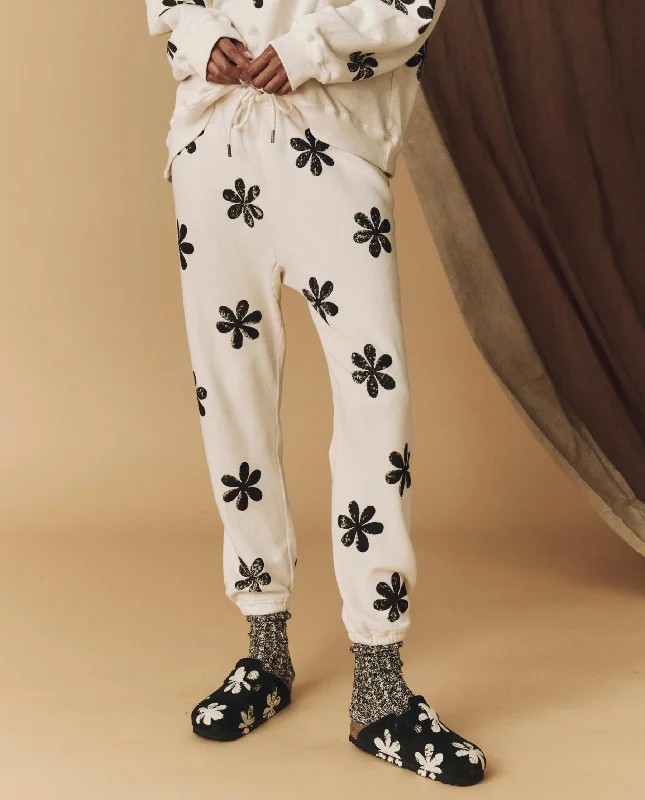 Chic Women's Attire The Hand Stamped Stadium Sweatpant. -- Washed White with Black Daisy