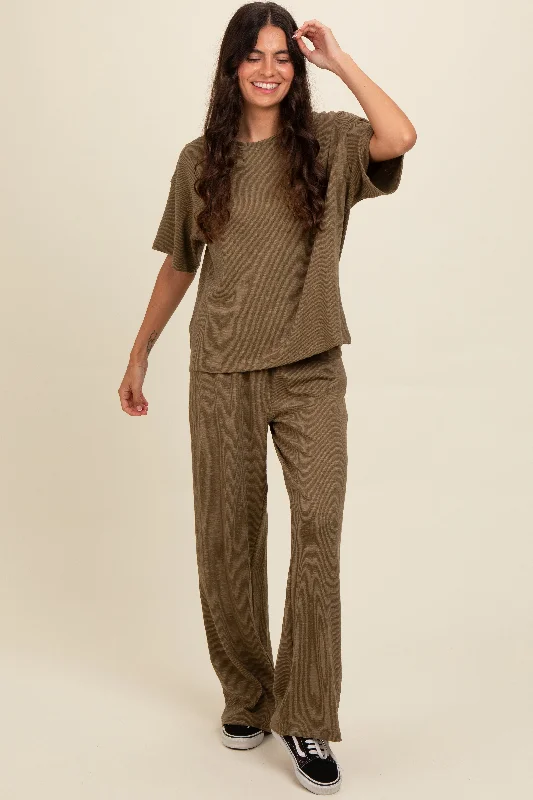 Women's Travel Apparel Olive Textured Knit Oversized Tee And Pants Set