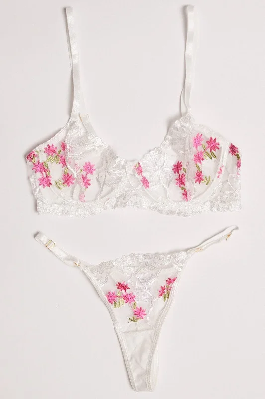 Women's Plus-Size Apparel White Flower Embroidery Lingerie Set