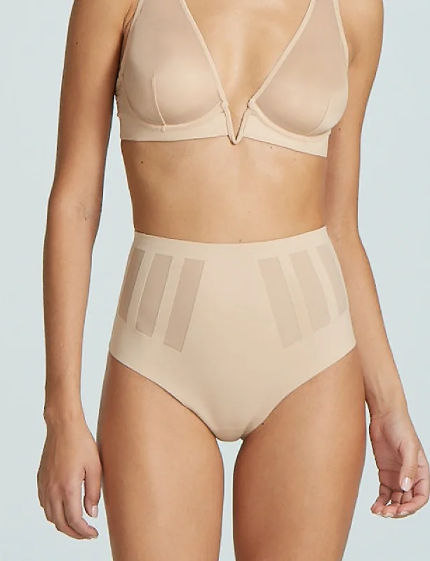 Women's Date Night Outfit Commando Luxe Control Thong in Beige