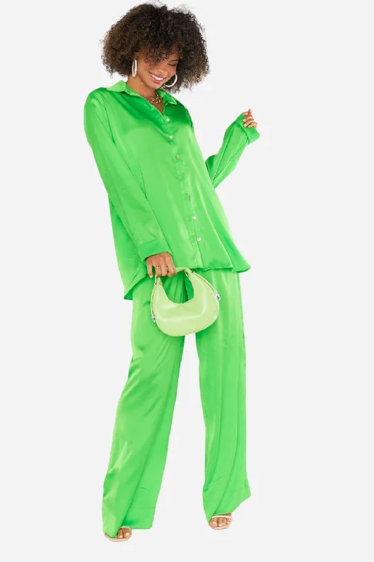 Women's Effortless Casual Outfit Show Me Your Mumu Hayes Trousers in Bright Green Luxe Satin