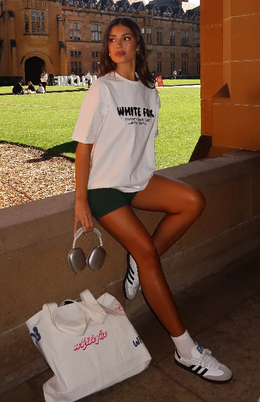 Women's Holiday Clothing Looking For More Oversized Tee White