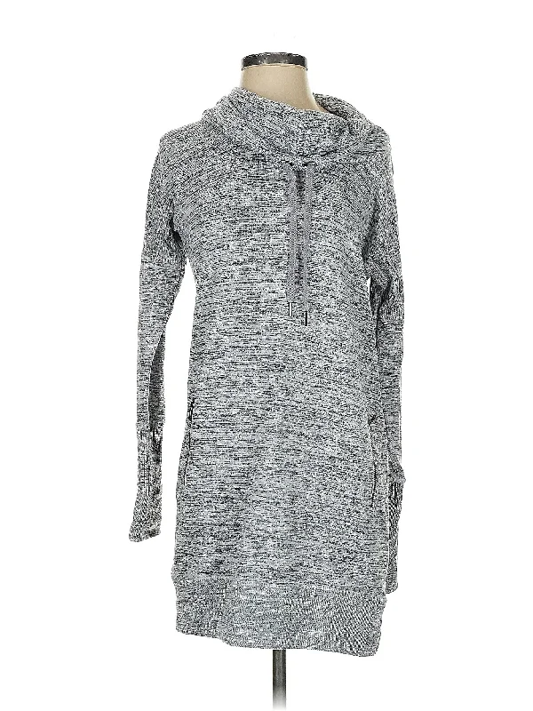 Women's Transitional Apparel Pullover Sweater