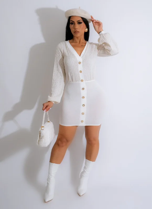 Chic Women's Outfit Cozy Day Knitted Mini Dress White