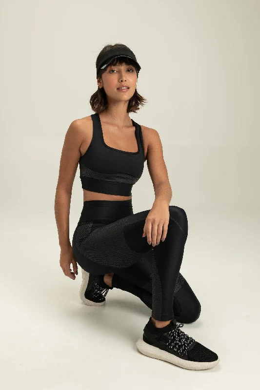 Women's Casual Outfit Allure® Mat Leggings