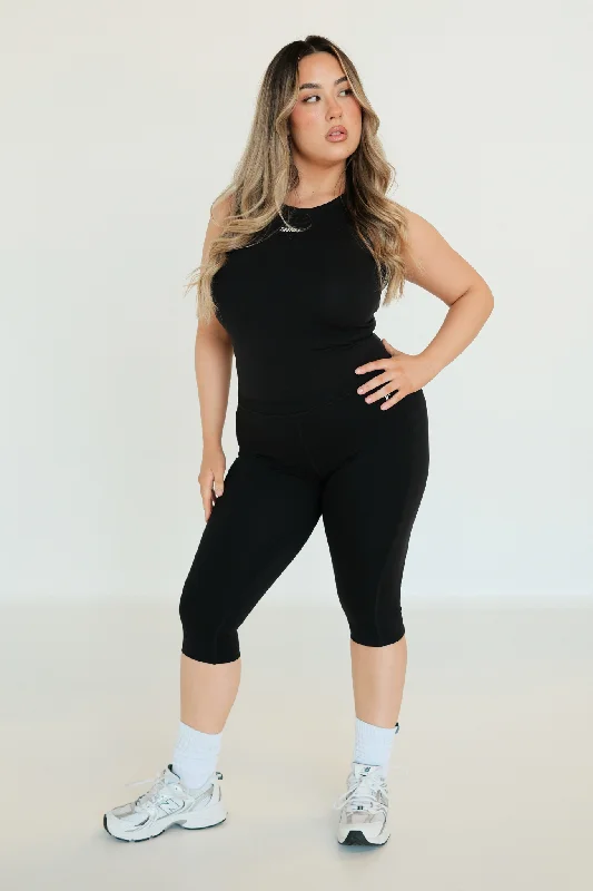 Women's Chic Outerwear Attire Ardor Capri V2 Highwaisted Leggings - Black